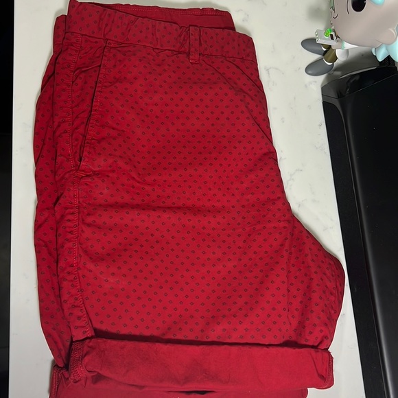 Uniqlo Other - Uniqlo Red Pattern Chino Shorts Size XL